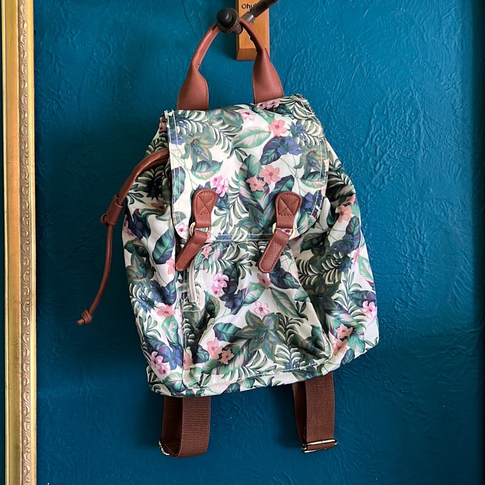 Drawstring bucket backpack bag